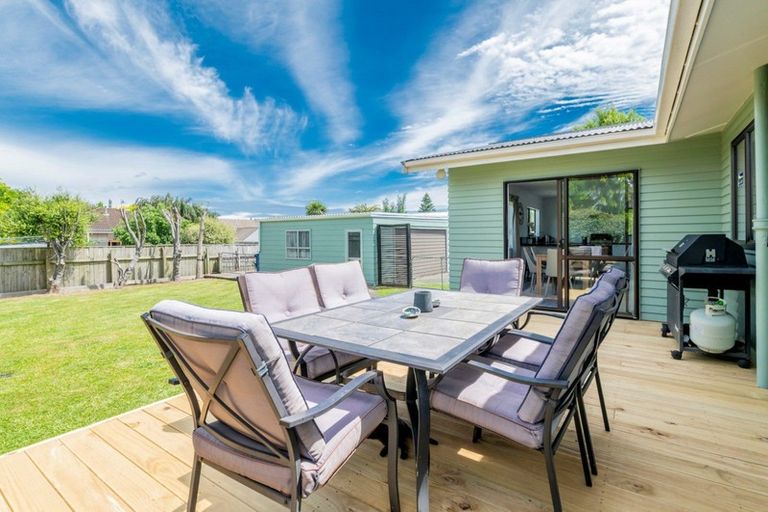 Photo of property in 6 Highbury Drive, Levin, 5510