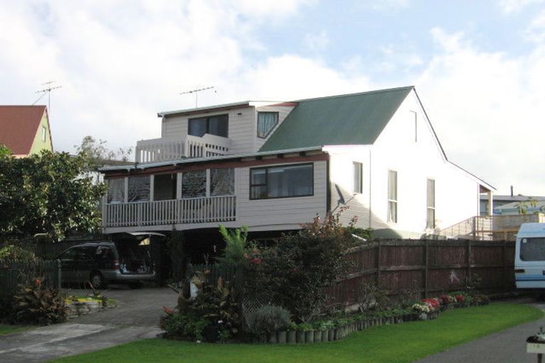 Photo of property in 17 Awatere Place, Snells Beach, 0920