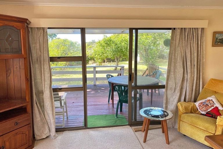 Photo of property in 9 Hauraki Road, Leigh, 0985