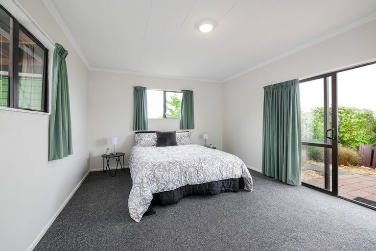 Photo of property in 64 Barnes Drive, Caversham, Dunedin, 9011