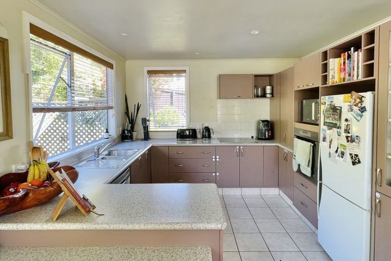 Photo of property in 89 Taylor Terrace, Tawa, Wellington, 5028