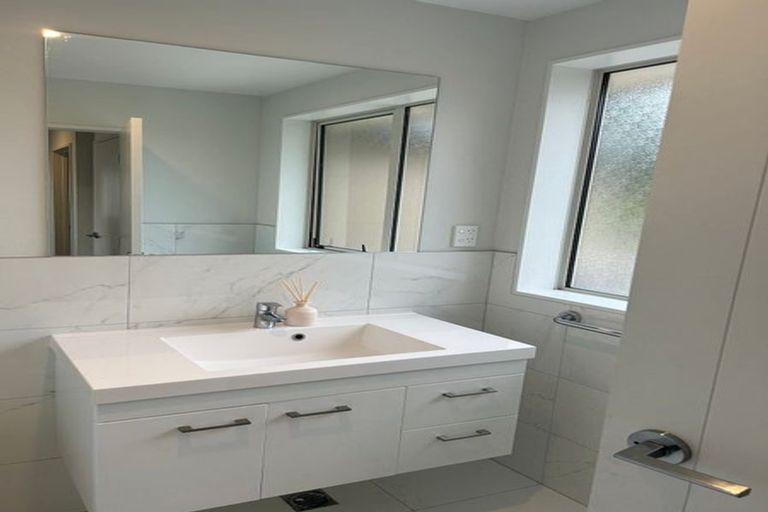 Photo of property in 7b Yeoman Place, Howick, Auckland, 2014