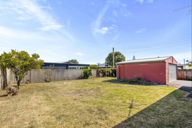 Photo of property in 38 Wallace Road, Mangere Bridge, Auckland, 2022