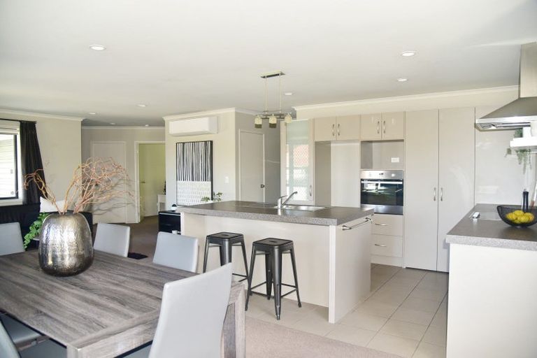 Photo of property in 112 Saint James Drive, Huntington, Hamilton, 3210