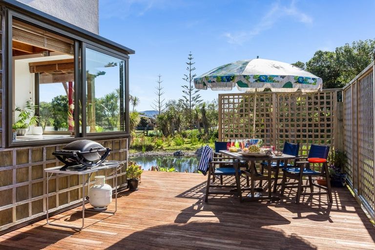 Photo of property in 106 Paetawa Road, Peka Peka, Waikanae, 5391