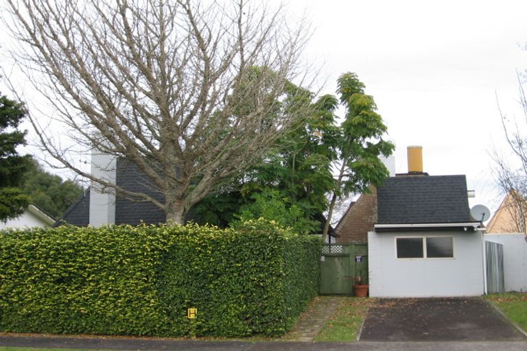 Photo of property in 2 Marnane Terrace, St Andrews, Hamilton, 3200