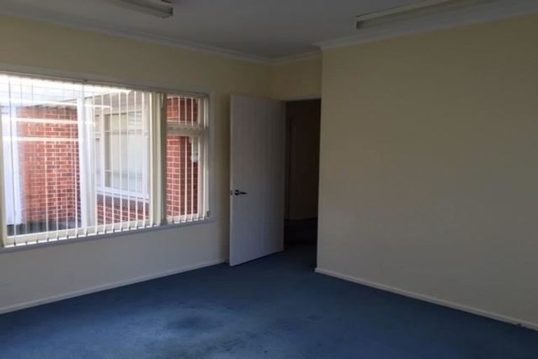 Photo of property in 213 Memorial Avenue, Burnside, Christchurch, 8053