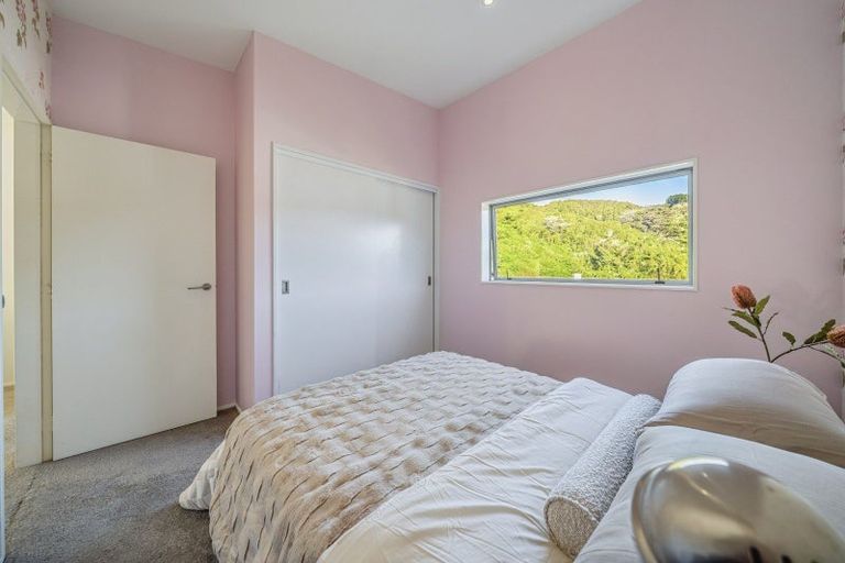 Photo of property in 70 Saddleback Grove, Karori, Wellington, 6012