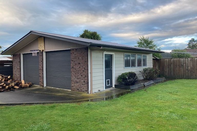 Photo of property in 15 Palliser Place, Milson, Palmerston North, 4414
