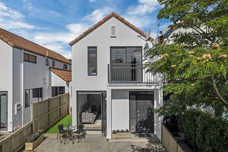 Photo of property in 2/27 Kellaway Drive, East Tamaki, Auckland, 2013