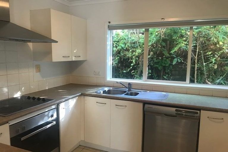 Photo of property in 18 Stolford Crescent, New Lynn, Auckland, 0600
