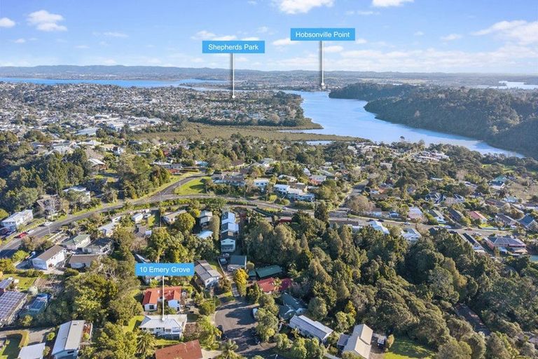 Photo of property in 10 Emery Grove, Bayview, Auckland, 0629