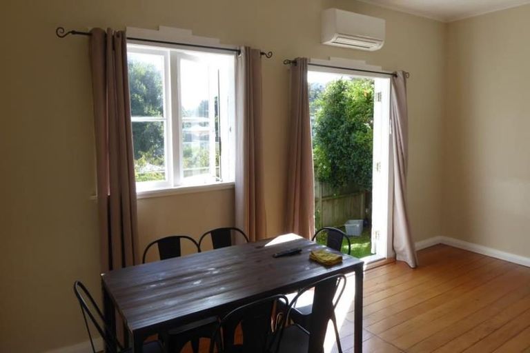 Photo of property in 10 Cavendish Square, Strathmore Park, Wellington, 6022