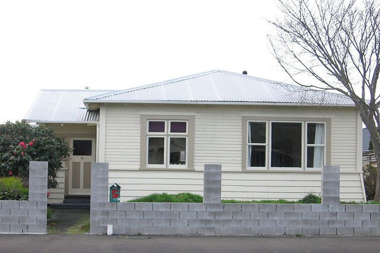 Photo of property in 5 Summerhays Street, Terrace End, Palmerston North, 4410