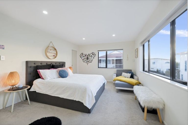 Photo of property in 5 Dhaka Lane, Ranui, Auckland, 0612