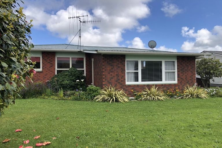 Photo of property in 37 Featherston Street, Levin, 5510