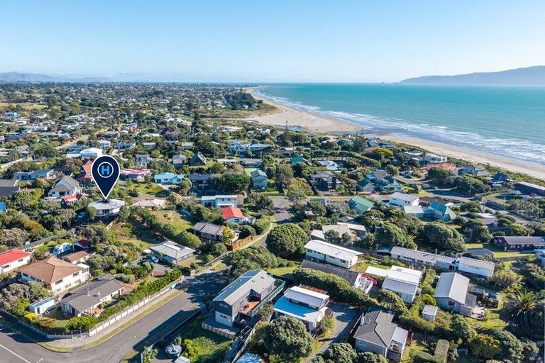 Photo of property in 9 Frances Street, Waikanae Beach, Waikanae, 5036