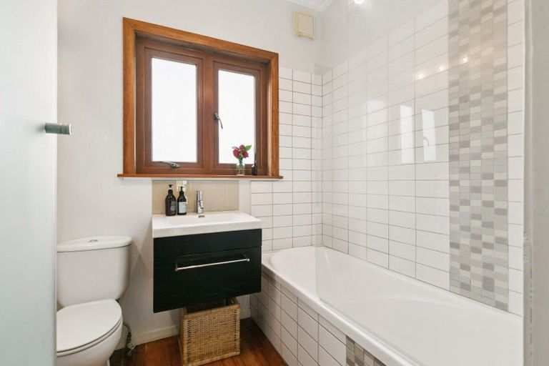 Photo of property in 538 Broadway, Strathmore Park, Wellington, 6022