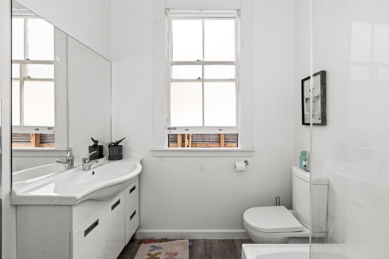 Photo of property in 12 Chaucer Road, Hospital Hill, Napier, 4110