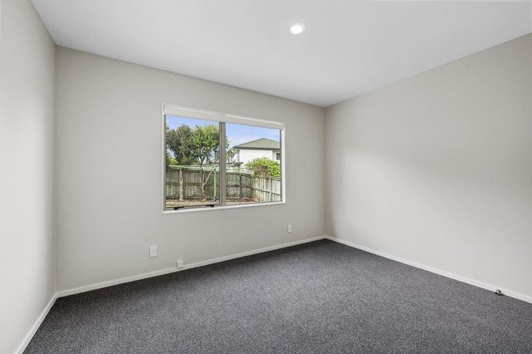 Photo of property in 27 Calypso Way, Unsworth Heights, Auckland, 0632