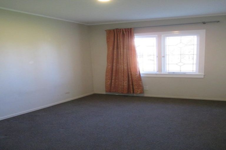 Photo of property in 40 Te Atatu Road, Te Atatu South, Auckland, 0610
