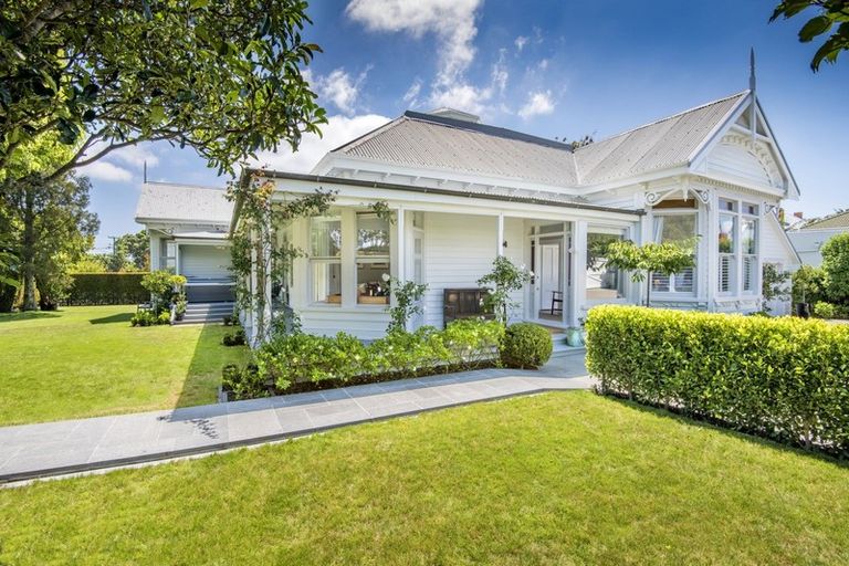 Photo of property in 126 Calliope Road, Stanley Point, Auckland, 0624