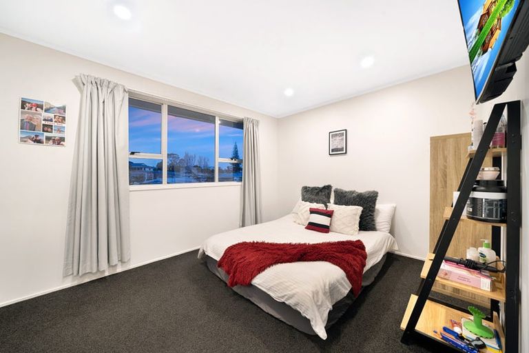 Photo of property in 86 Rosewarne Crescent, Glendene, Auckland, 0602