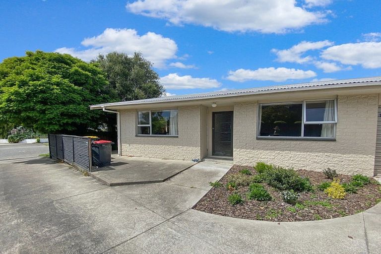 Photo of property in 1/28 Guinness Crescent, Ilam, Christchurch, 8041
