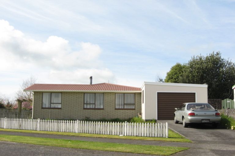 Photo of property in 6 Kamahi Place, Inglewood, 4330