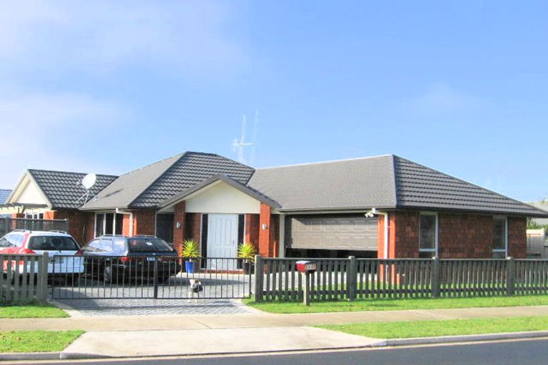 Photo of property in 11 Lockhart Place, Rototuna, Hamilton, 3210