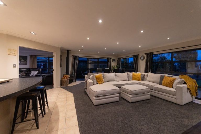 Photo of property in 39 Tennyson Avenue, Kelvin Grove, Palmerston North, 4414