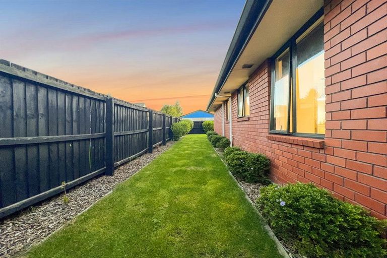 Photo of property in 8 Reserve Close, Woolston, Christchurch, 8062