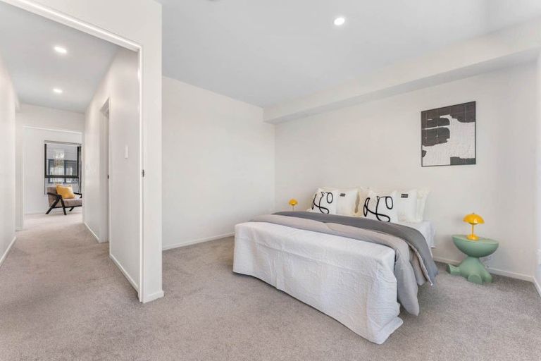 Photo of property in 4d Flaunty Place, West Harbour, Auckland, 0618