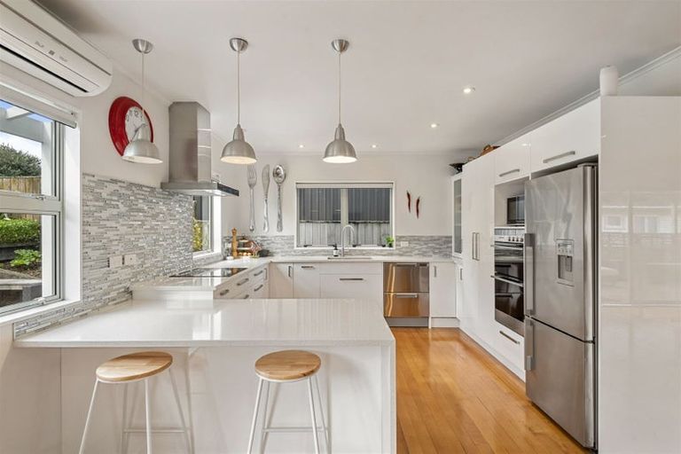 Photo of property in 2/17 Sudan Avenue, Milford, Auckland, 0620