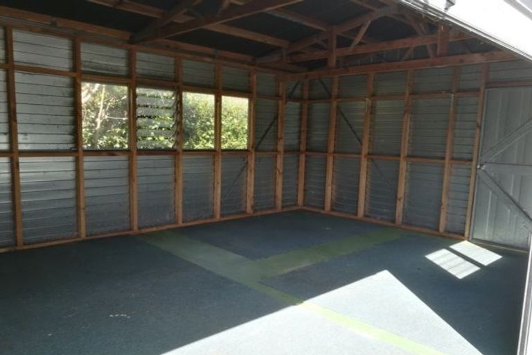 Photo of property in 56 Dale Crescent, Pakuranga, Auckland, 2010