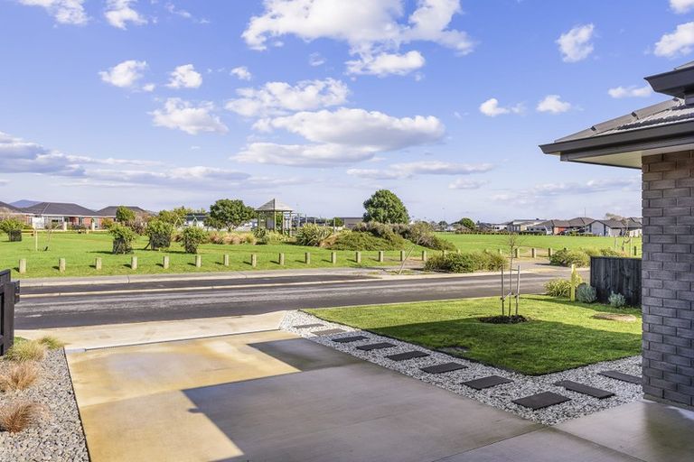 Photo of property in 35 Pohe Street, Waikanae, 5036