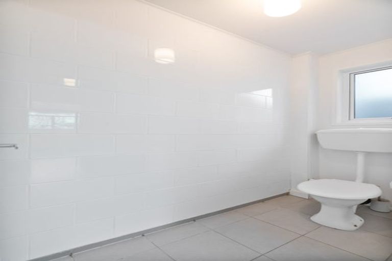 Photo of property in 2/45 Cron Avenue, Te Atatu South, Auckland, 0610