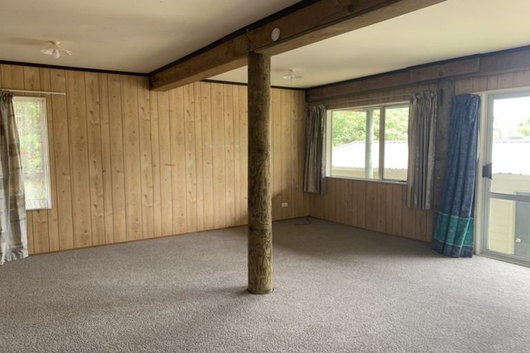 Photo of property in 214 Whangaparaoa Road, Red Beach, 0932