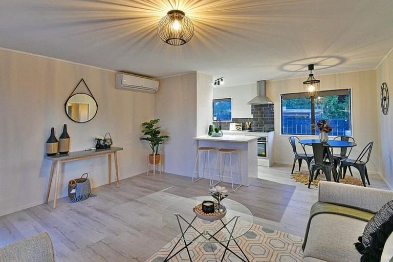 Photo of property in 2/226a Dominion Road, Red Hill, Papakura, 2110