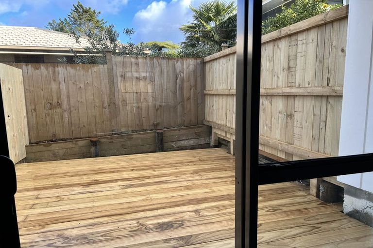 Photo of property in 6/43 Tirimoana Road, Te Atatu South, Auckland, 0602