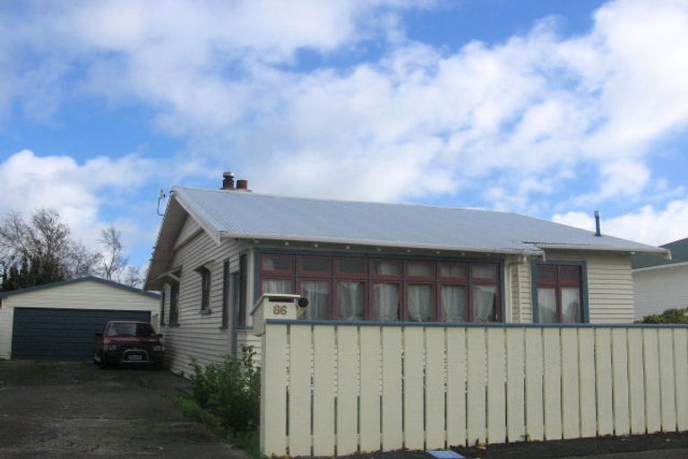 Photo of property in 86 Shamrock Street, Takaro, Palmerston North, 4412