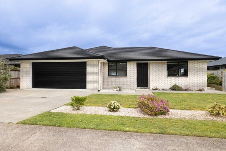 Photo of property in 15 Dreaver Drive, Waitara, 4320
