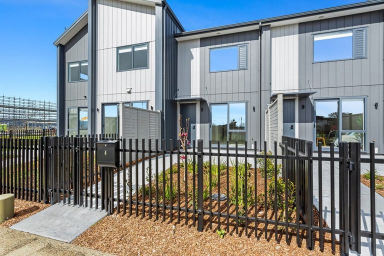 Photo of property in 4 Port Way, Rosehill, Papakura, 2113