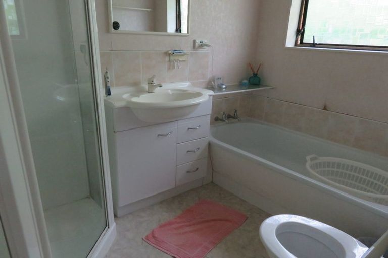 Photo of property in 1b Cairngorm Place, Highland Park, Auckland, 2010