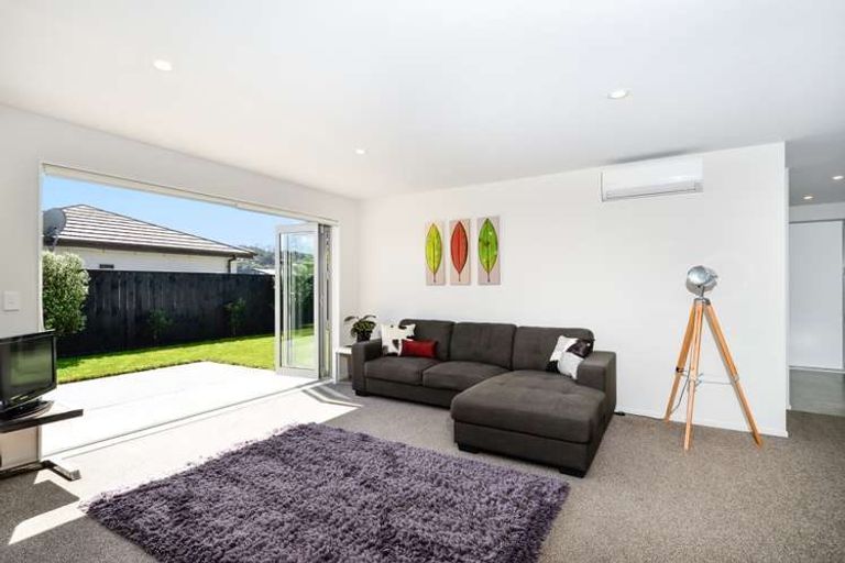Photo of property in 12 Bellamont Street, Kumeu, 0810