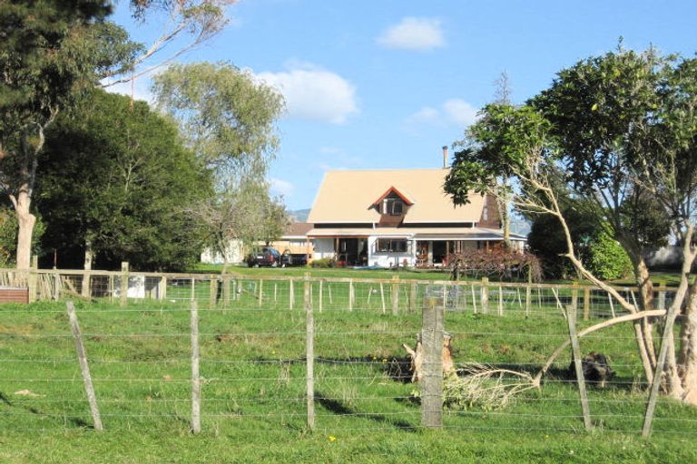 Photo of property in 53 Waitohu Valley Road, Otaki, 5512