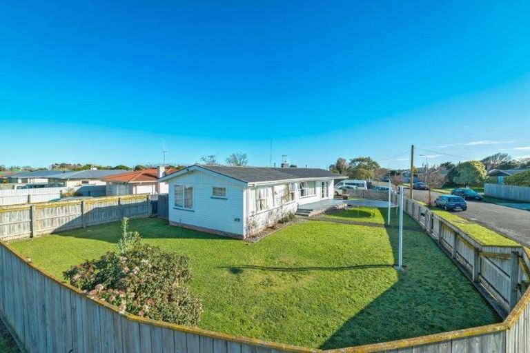 Photo of property in 46 Sutherland Crescent, Westbrook, Palmerston North, 4412