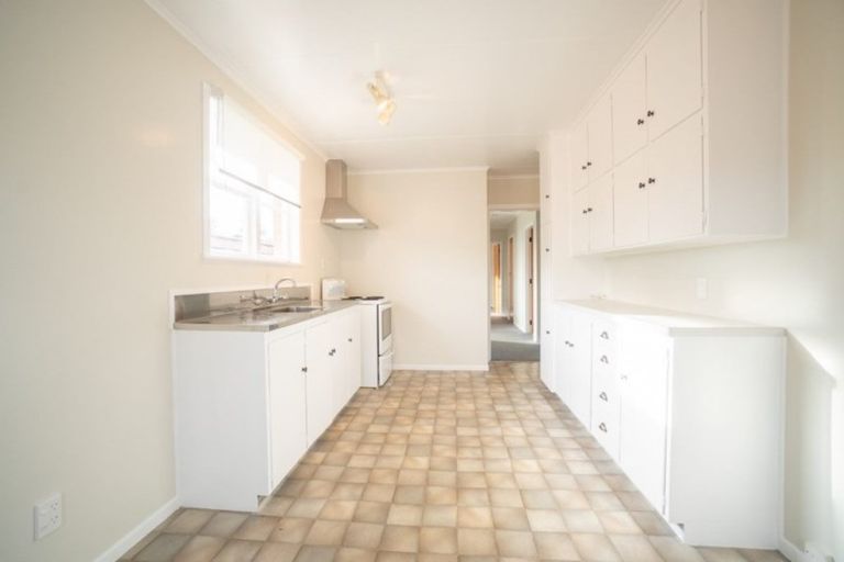 Photo of property in 3 Patea Place, Terrace End, Palmerston North, 4410