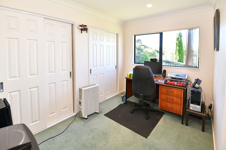 Photo of property in 8 Waldorf Crescent, Orewa, 0931
