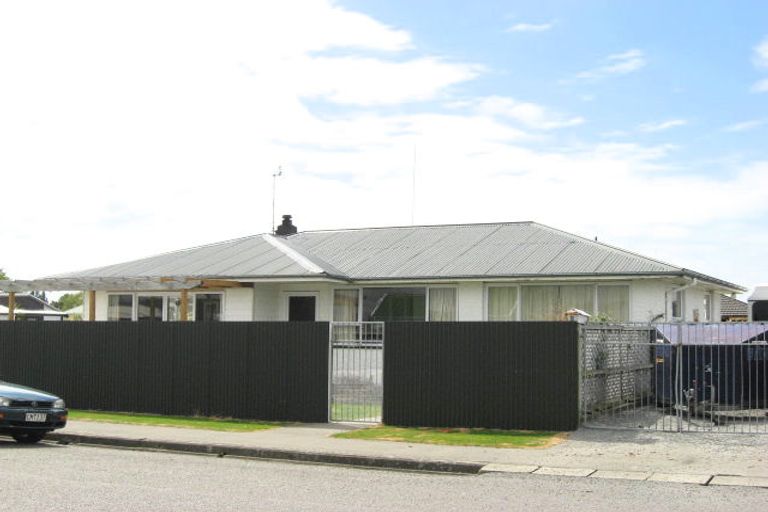 Photo of property in 18 Akaroa Street, Kaiapoi, 7630